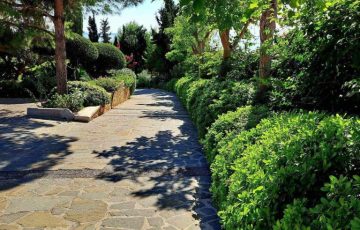 Προσφέρουμε
μελέτη εκτίμησης έργου.αναλαμβάνουμε την μελέτη και κατασκευή κήπων, τις χωματουργικές εργασίες που απαιτούνται, την κατασκευή αρδευτικών συστημάτων, τη φύτευση φυτών και δέντρων καθώς και την κατασκευή γκαζόν αν χρειαστεί.